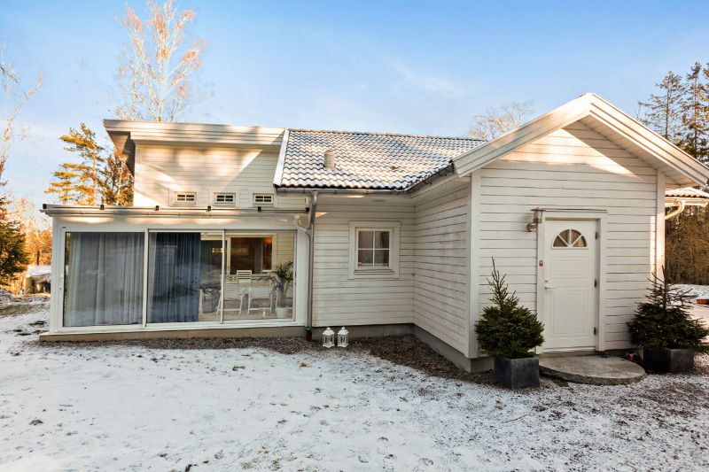 Byte av eternittak & sanering av asbest på villa. Bergshamra Norrtälje