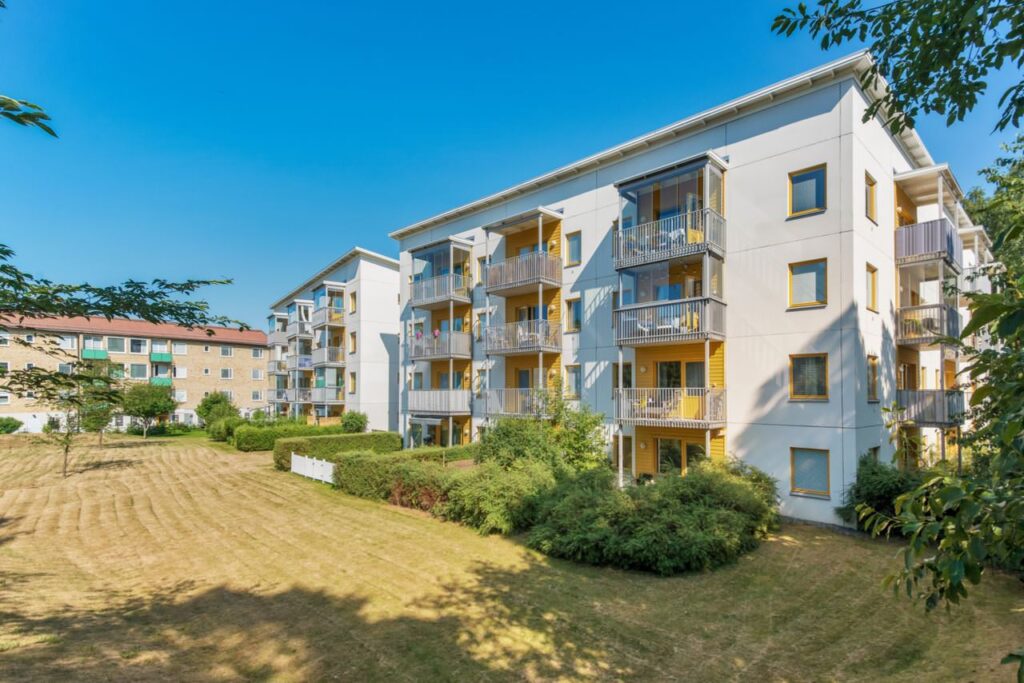 Tillbyggnad av takkupa till fastighetshus, Norrtälje Bergshamra