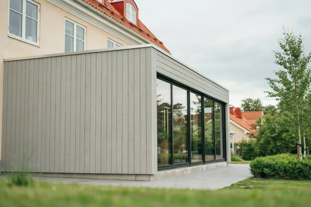 uppf rande av uterum och glasad veranda i norra bergshamra bergshamra